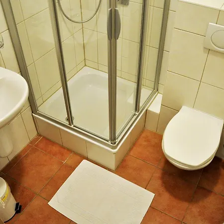 Hofer Gumpoldskirchen